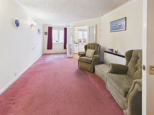 LIVING ROOM- click for photo gallery